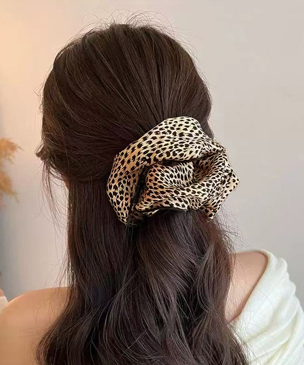 豹柄大きめシュシュ ボリューム ヘアアクセサリー