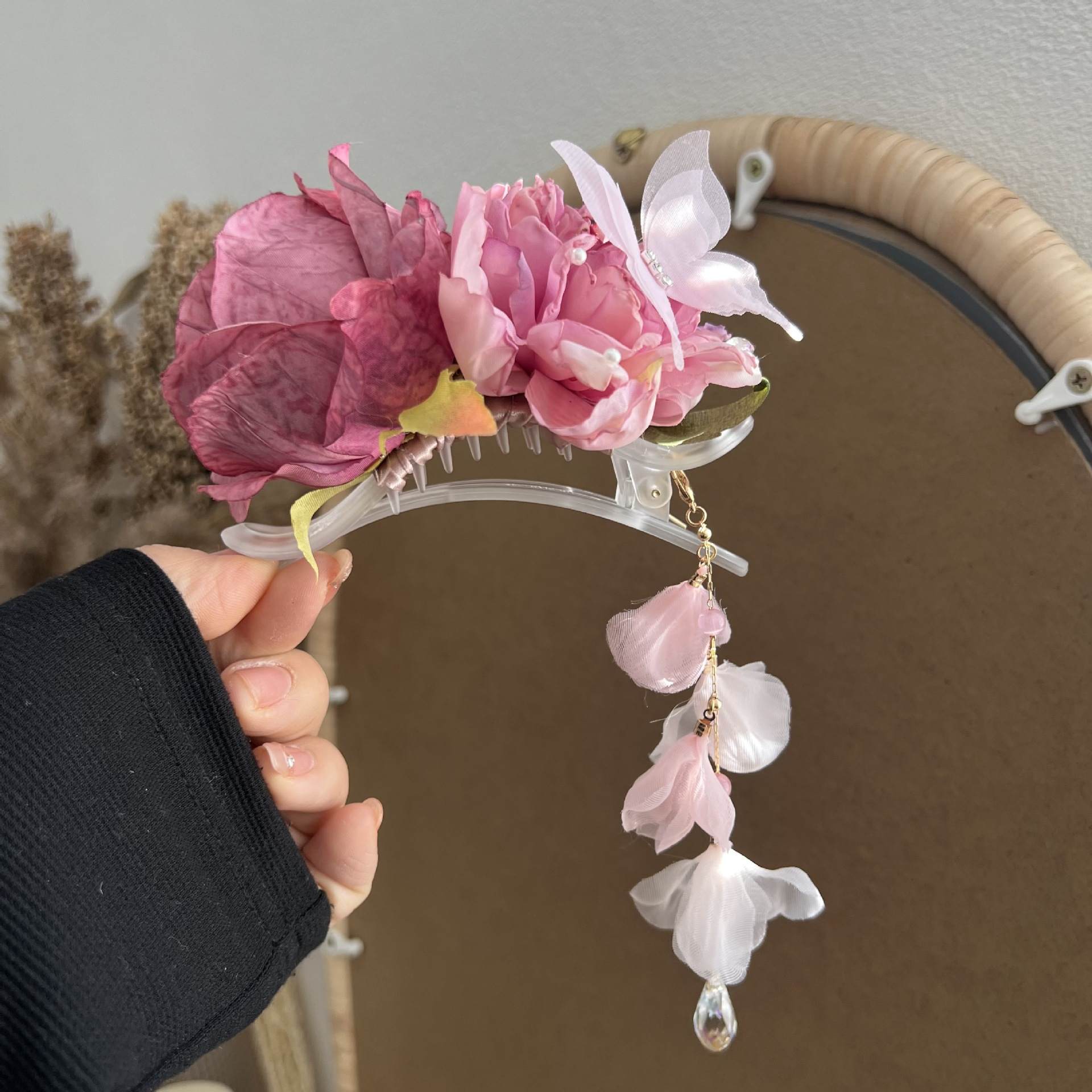 ヘアアクセサリー 桜色芍薬バレッタ つまみ細工 着物髪飾り