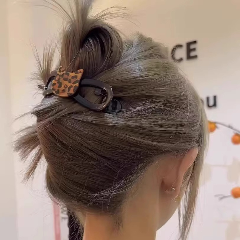ヘアアクセサリー 猫モチーフ留め具バレッタ