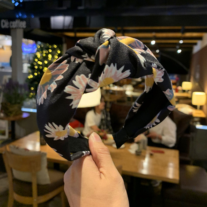 ヘアアクセサリー ツイストノット結びカチューシャ