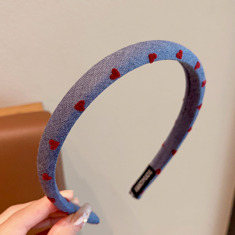 ヘアアクセサリー ハート刺繍の細身カチューシャ