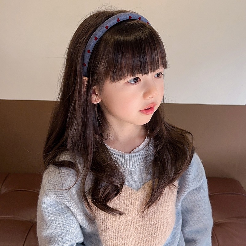 ヘアアクセサリー ハート刺繍の細身カチューシャ