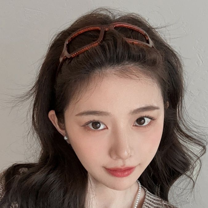 ヘアアクセサリー 透明フレームデザインカチューシャ