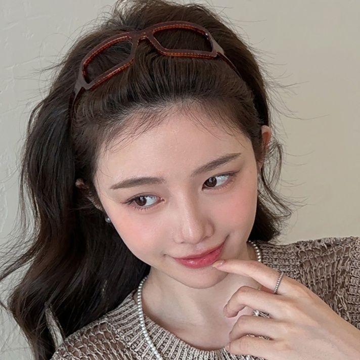 ヘアアクセサリー 透明フレームデザインカチューシャ