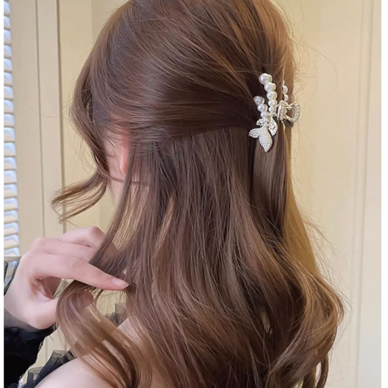 ヘアアクセサリー 輝きの蝶々 クリスタルバレッタ