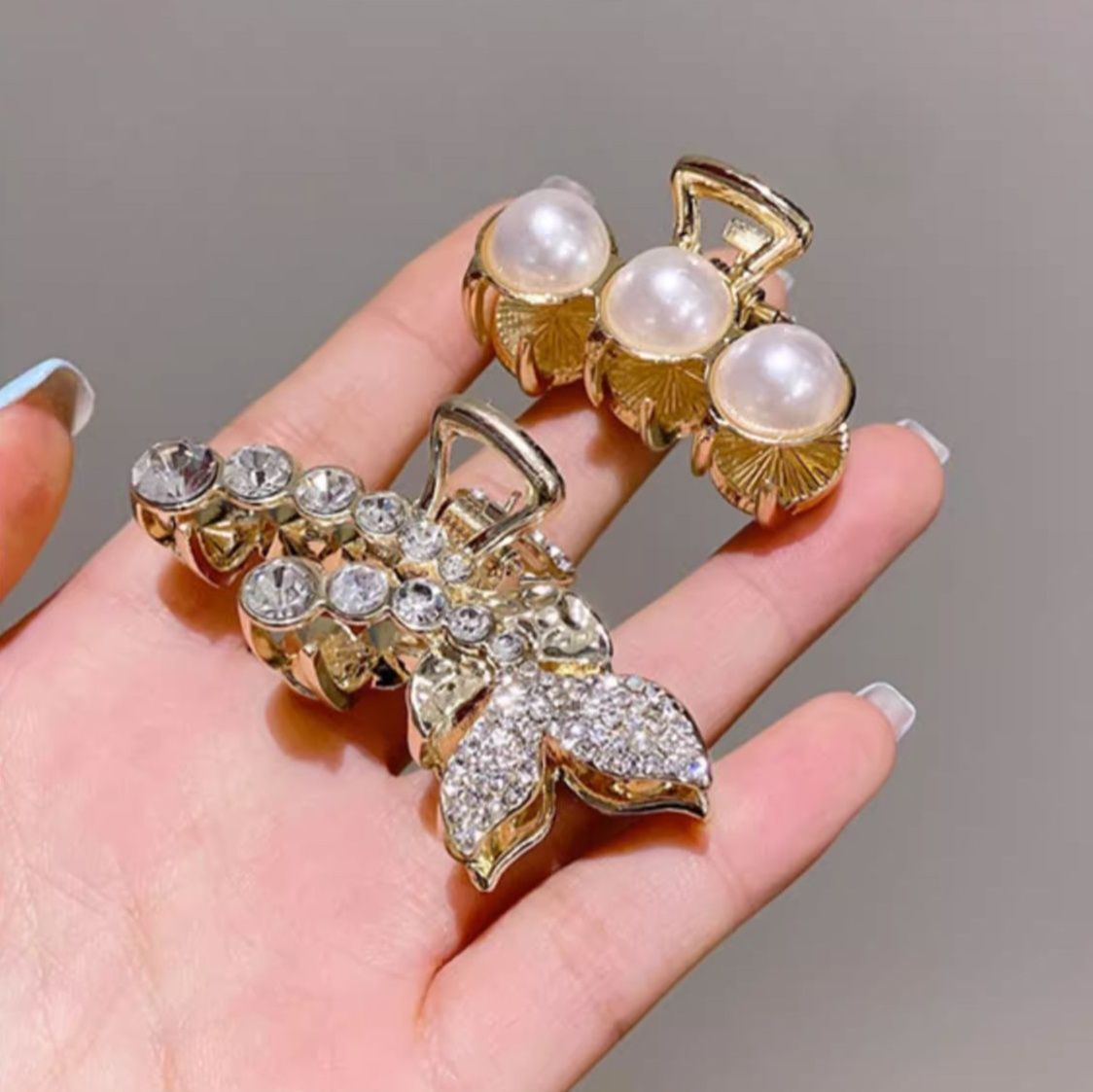 ヘアアクセサリー 輝きの蝶々 クリスタルバレッタ