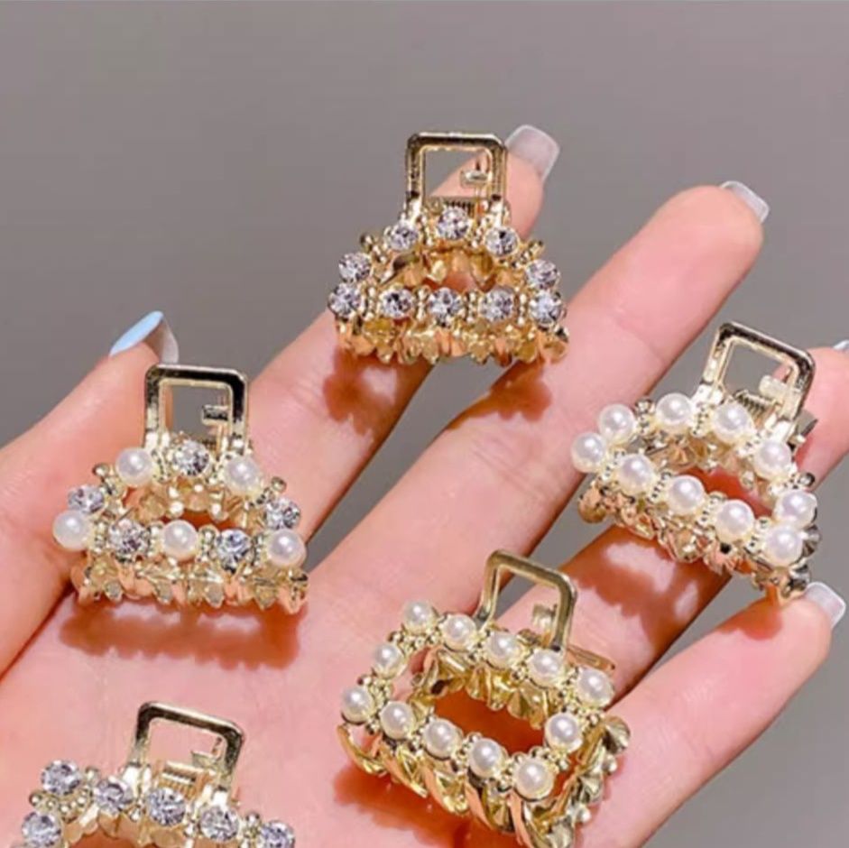 ヘアアクセサリー 輝きの蝶々 クリスタルバレッタ