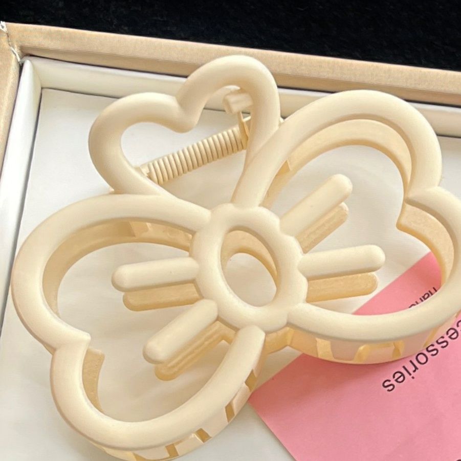ヘアアクセサリー りぼんモチーフ ぷっくりバレッタ