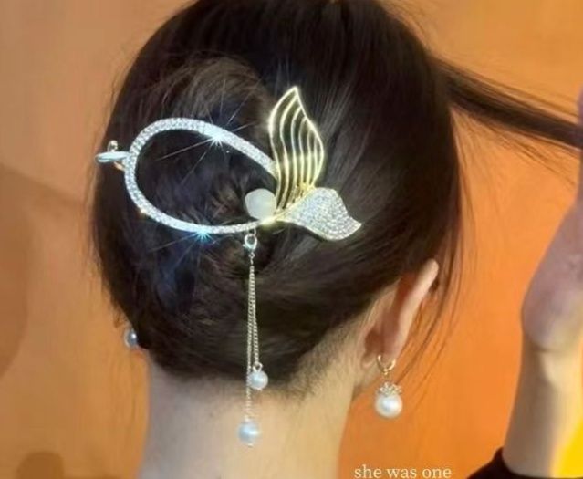 ヘアアクセサリー 輝く鳥影 揺れる真珠バレッタ