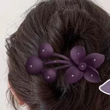 ヘアアクセサリー 花蕾キラめきバレッタ