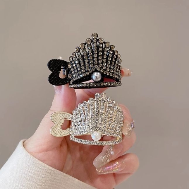 ヘアアクセサリー きらめき王冠とリボンモチーフの上品バレッタ