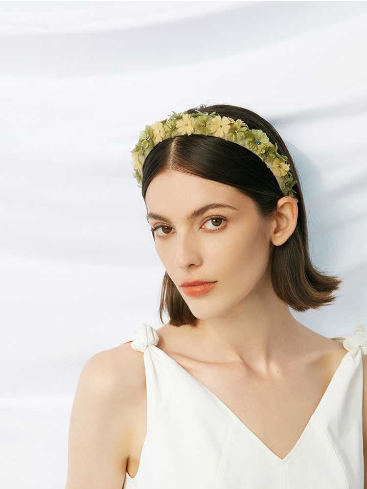 フォーマルヘアアクセサリーで上品な私に変身！気品溢れる装いが叶う10選