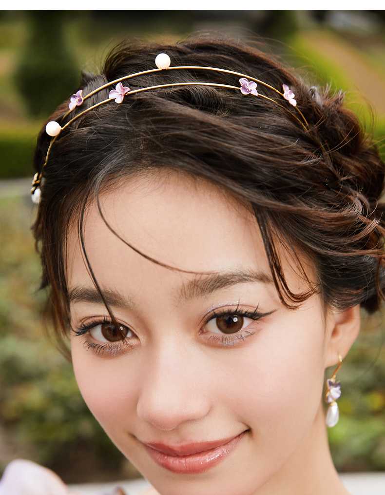 結婚式にぴったり！流行りのヘアアクセで特別な日を彩る5選