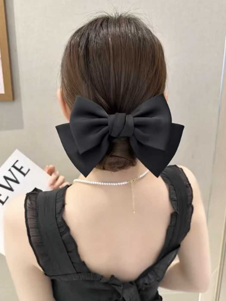 自分らしさが引き立つ！大きめリボンのヘアアクセ 5選
