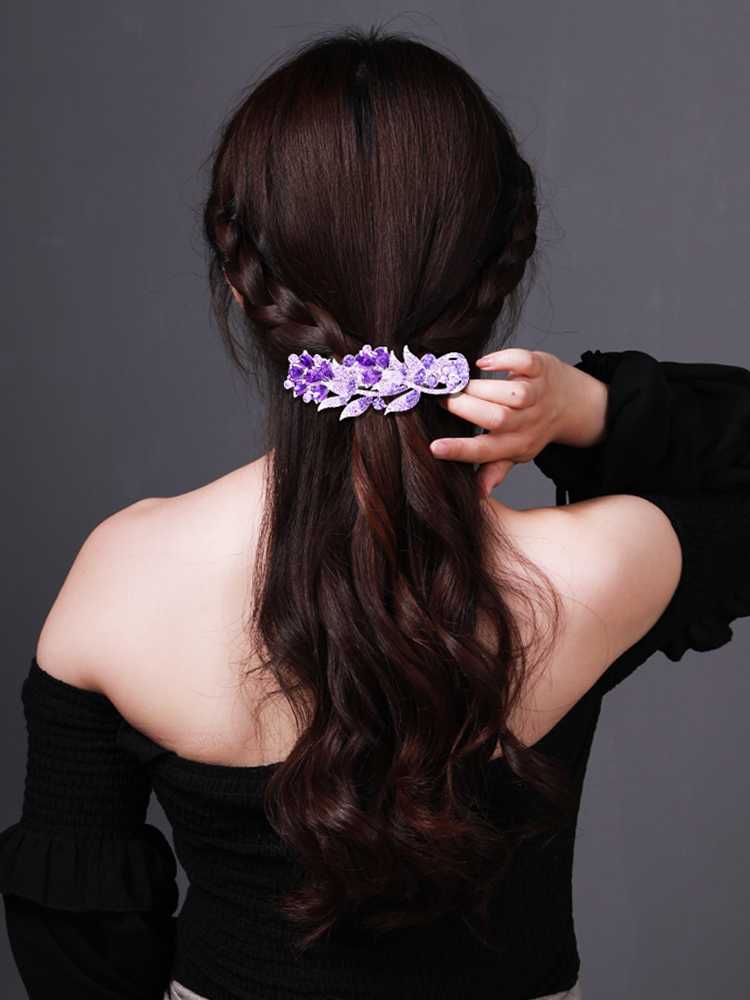 フォーマルシーンで自信に満ちた美しさが叶う！品格を引き立てるヘアアクセ5選