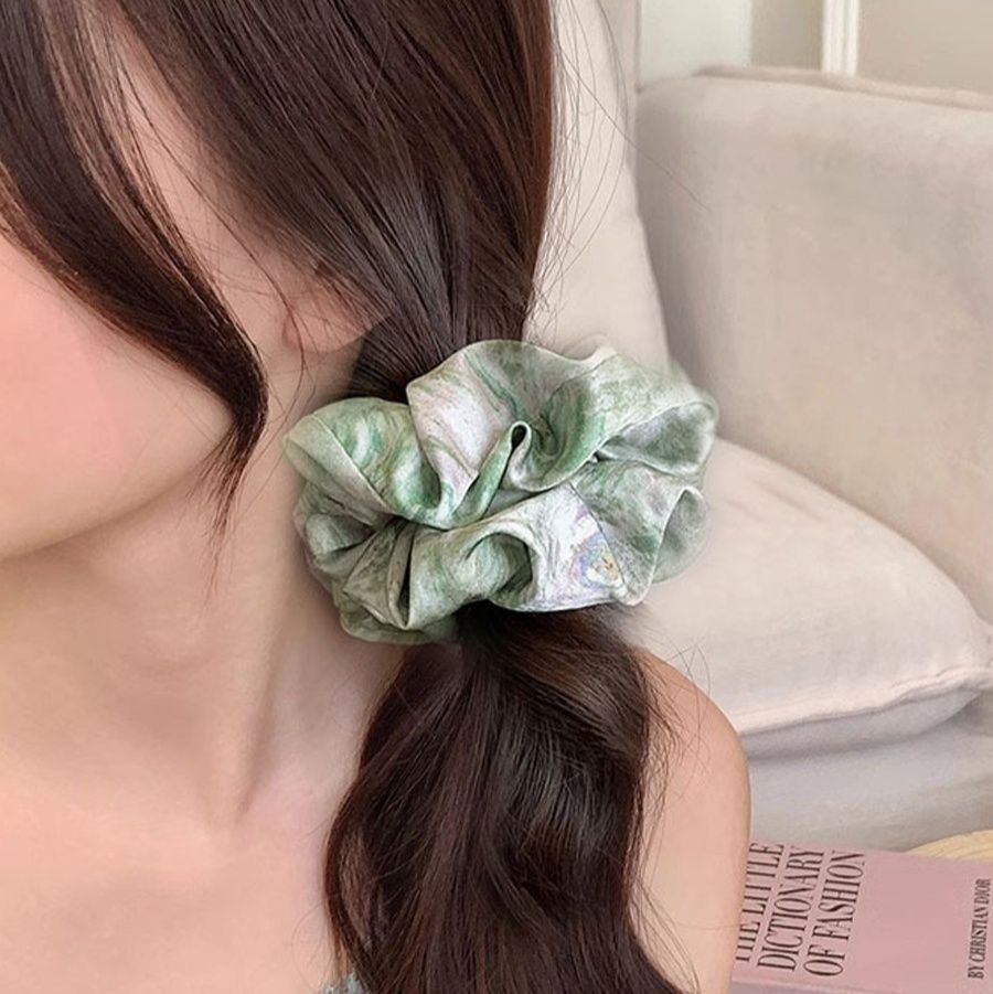 大理石柄シュシュ 上品なマーブル模様のヘアゴム