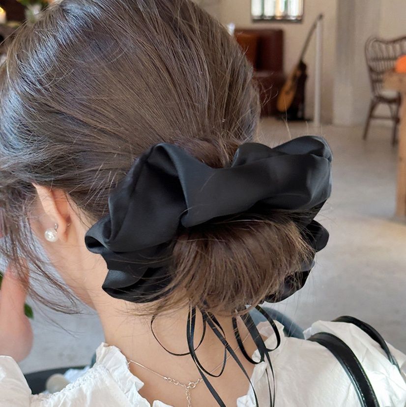 大きめリボン シュシュ 光沢サテン ヘアゴム