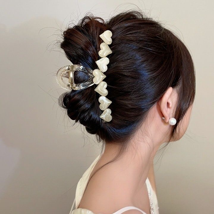 ヘアアクセサリー 花びらモチーフ立体デザインバレッタ
