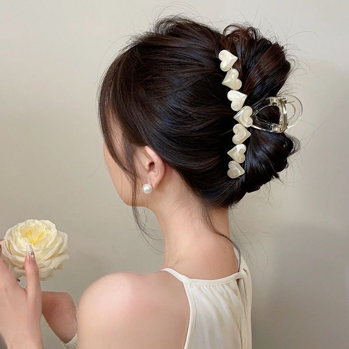 ヘアアクセサリー 花びらモチーフ立体デザインバレッタ