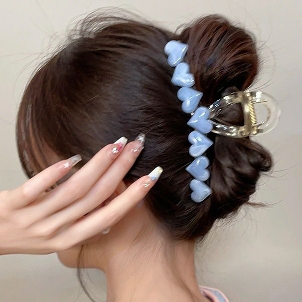 ヘアアクセサリー 花びらモチーフ立体デザインバレッタ