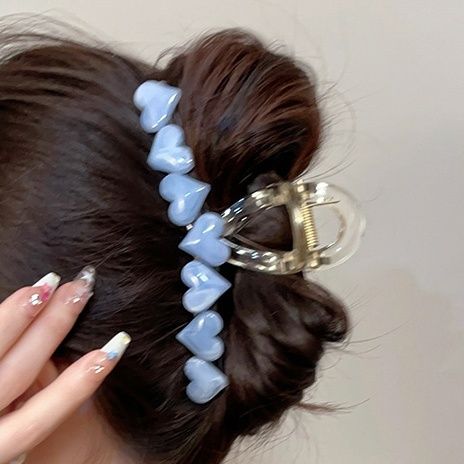 ヘアアクセサリー 花びらモチーフ立体デザインバレッタ