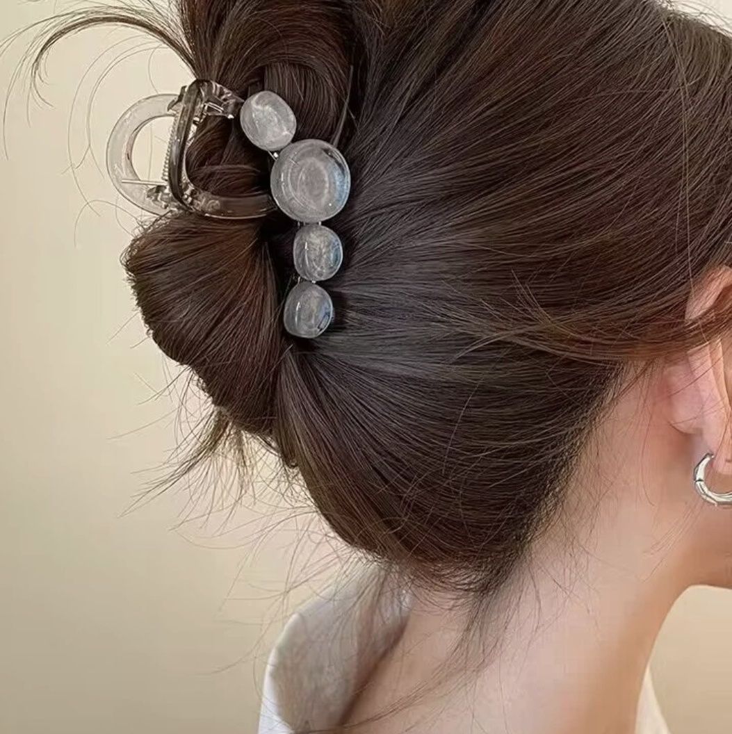 ヘアアクセサリー 透明感ある丸玉モチーフ四連バレッタ