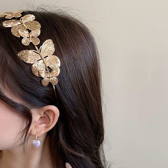 ヘアアクセサリー 立体的な蝶々モチーフの華やかカチューシャ