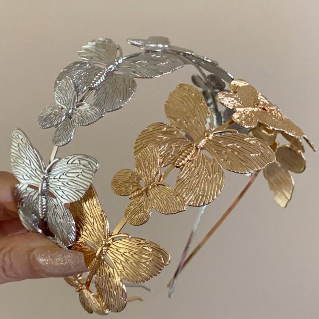 ヘアアクセサリー 立体的な蝶々モチーフの華やかカチューシャ