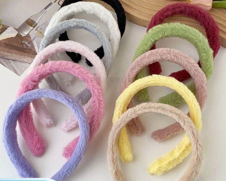 ヘアアクセサリー ふわふわファー素材の太め幅広カチューシャ