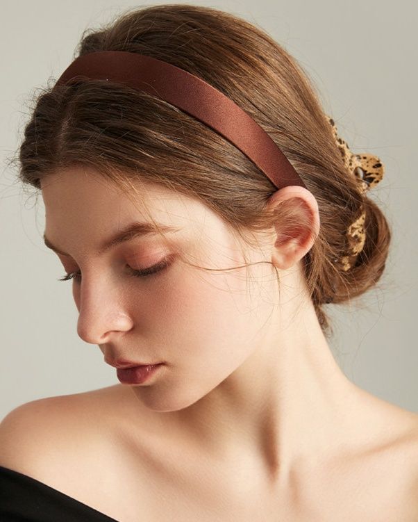 ヘアアクセサリー ベルベット調生地の幅広シンプルカチューシャ
