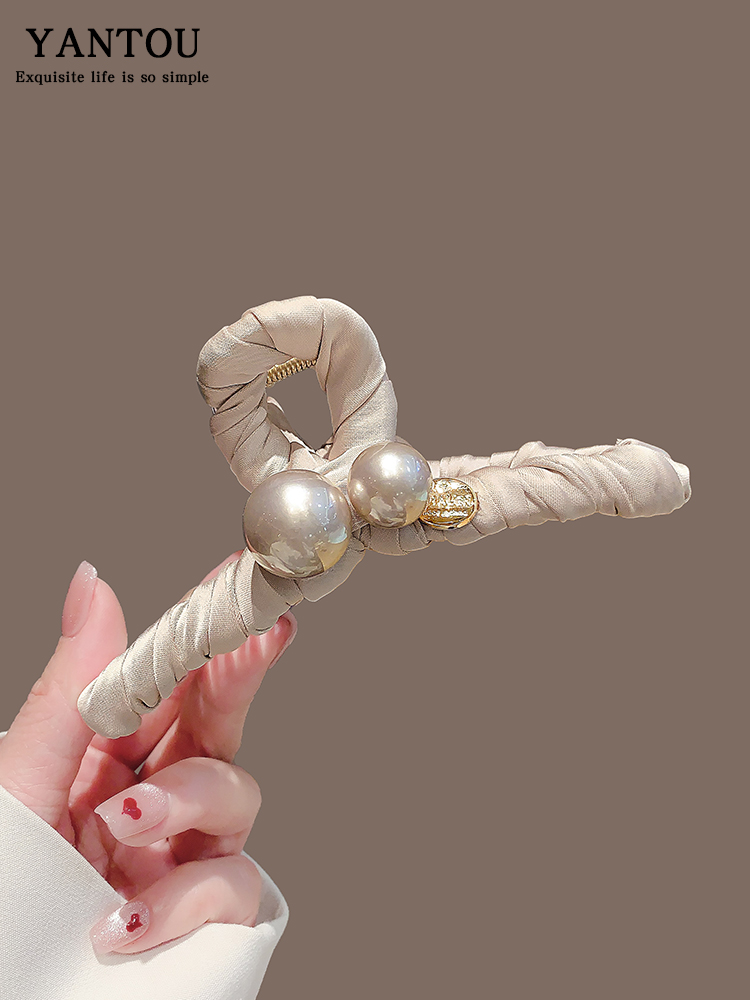 ヘアアクセサリー 結び目パール三角バレッタ