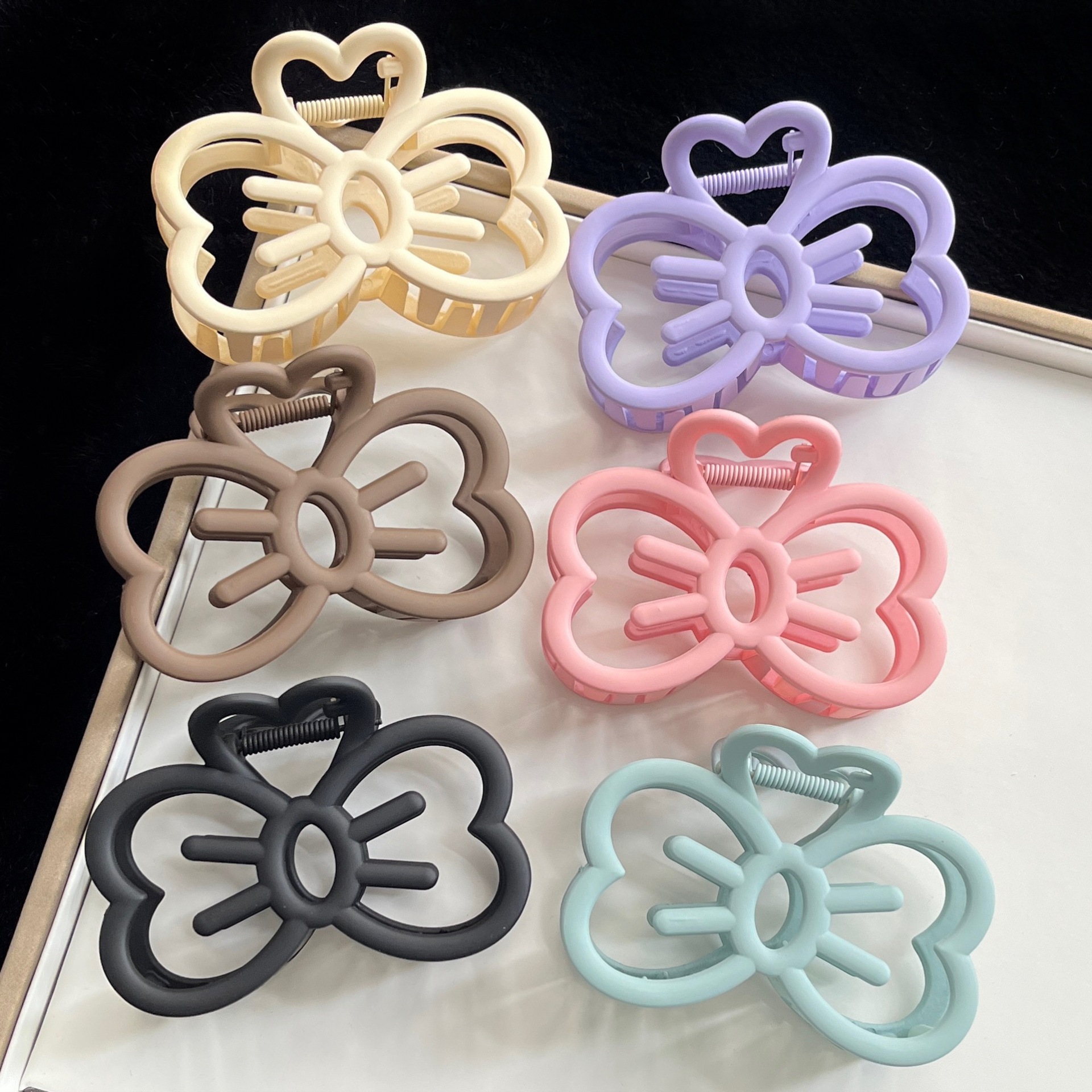 ヘアアクセサリー りぼんモチーフ ぷっくりバレッタ