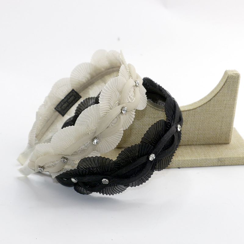 ヘアアクセサリー プリーツリボン編み込みビジュー付きカチューシャ