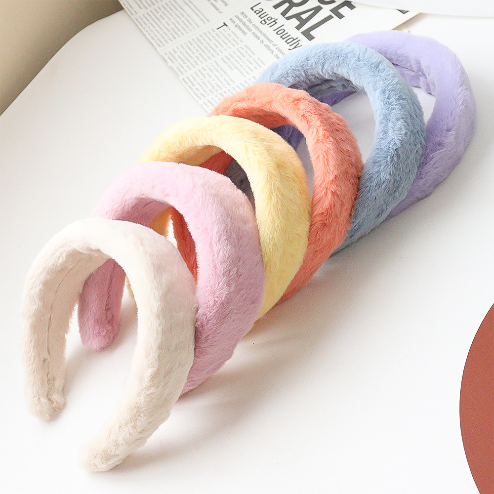 ヘアアクセサリー ふわふわファー素材の太めカチューシャ