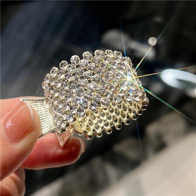ヘアアクセサリー きらめき王冠とリボンモチーフの上品バレッタ
