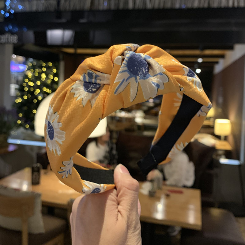 ヘアアクセサリー ツイストノット結びカチューシャ