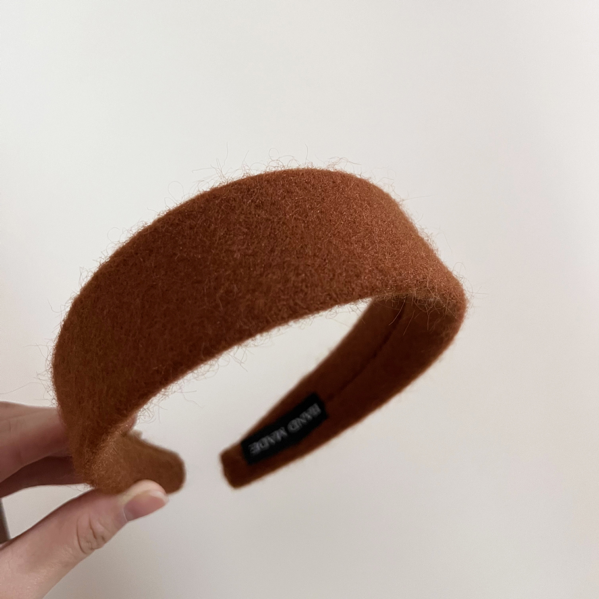 ヘアアクセサリー ふわふわ起毛素材の太めカチューシャ