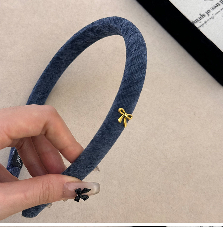 ヘアアクセサリー 小さな金属リボンモチーフ付き布巻きカチューシャ