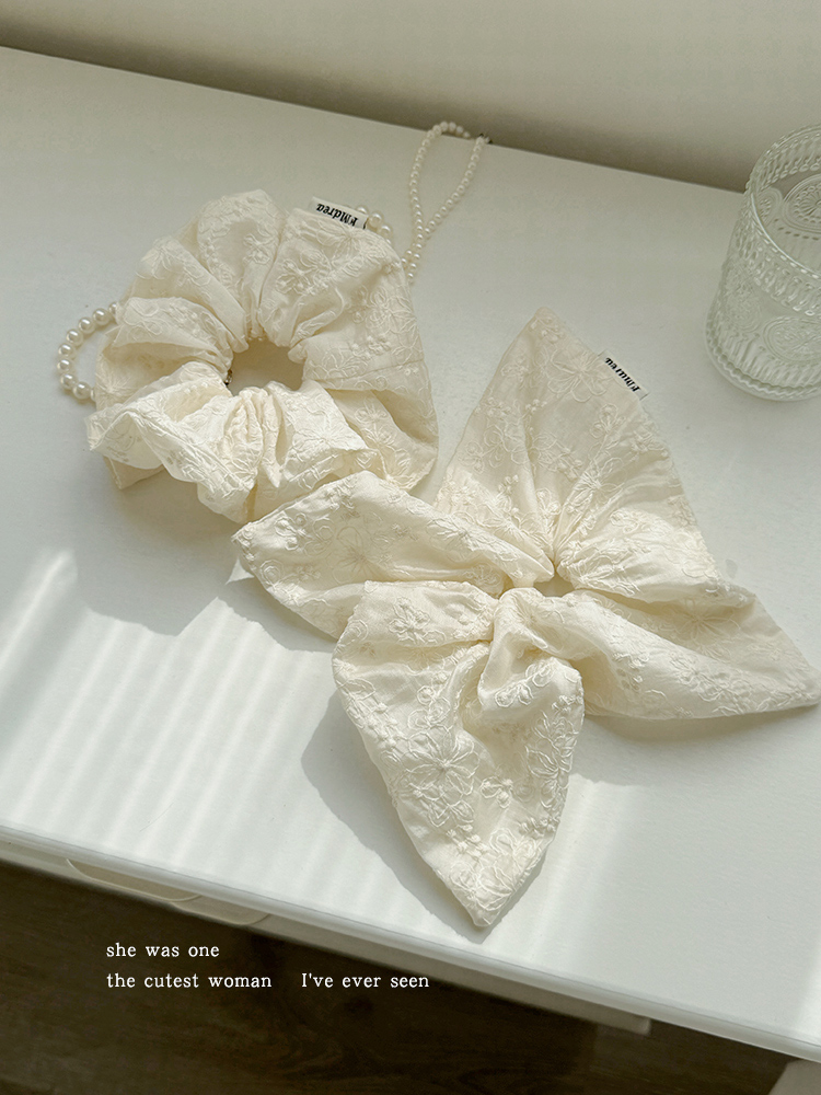 ヘアアクセサリー 花刺繍リボンシュシュ