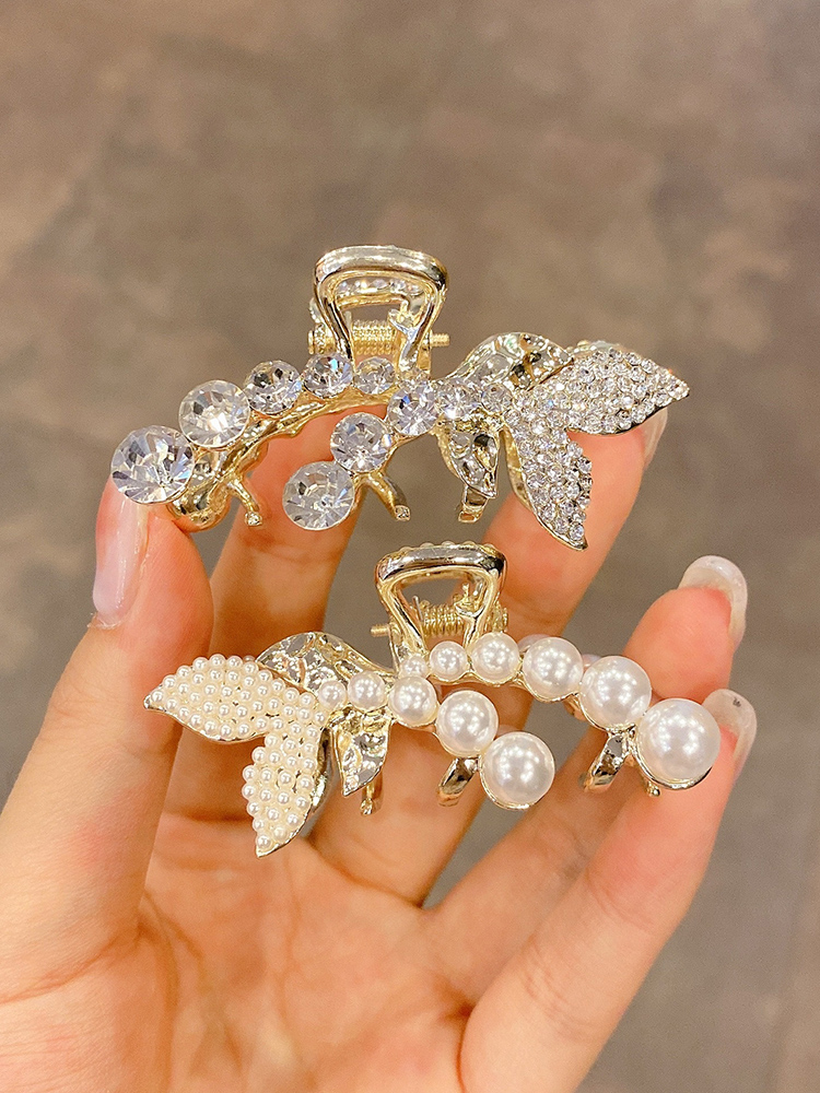 ヘアアクセサリー 輝きの蝶々 クリスタルバレッタ