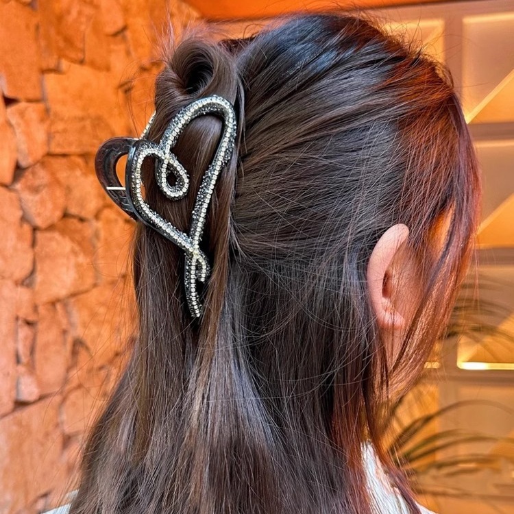 ヘアアクセサリー 上品なハート型バレッタ キラキラ髪飾り