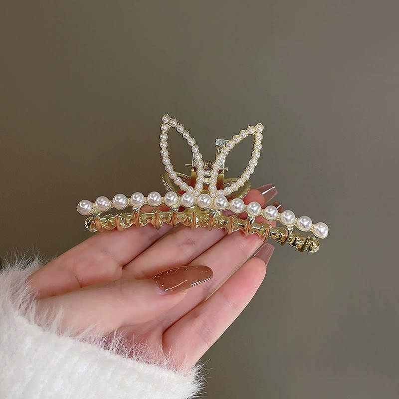 ヘアアクセサリー パール装飾蝶々モチーフ華やかバレッタ
