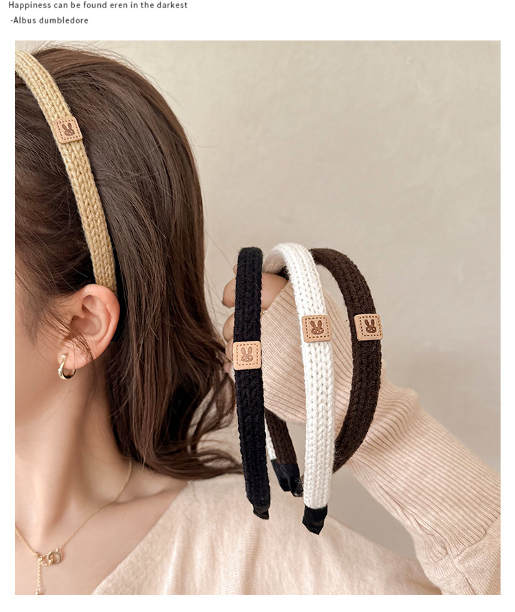 ヘアアクセサリー 金属プレート付き編み込みニットカチューシャ