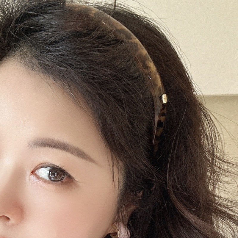 ヘアアクセサリー べっ甲風スリム細身デザインカチューシャ