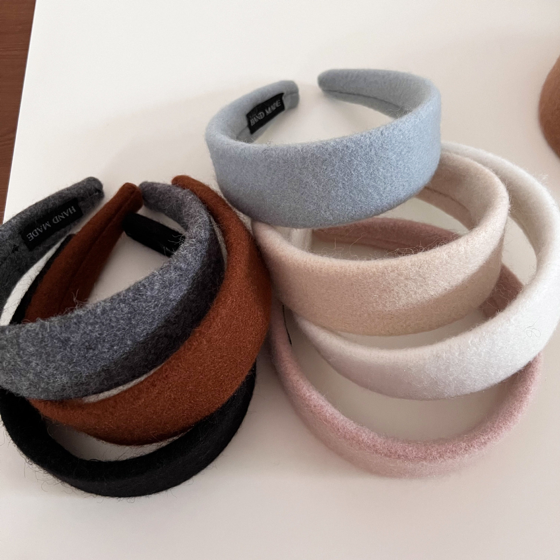 ヘアアクセサリー ふわふわ起毛素材の太めカチューシャ