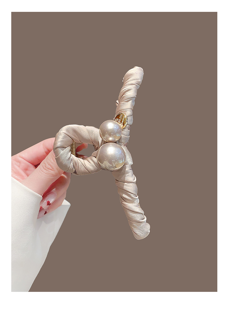 ヘアアクセサリー 結び目パール三角バレッタ