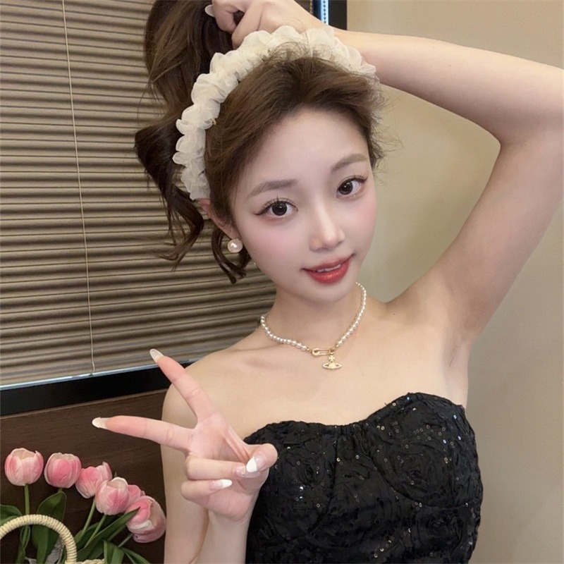 ヘアアクセサリー 立体フリル素材の華やかボリュームカチューシャ