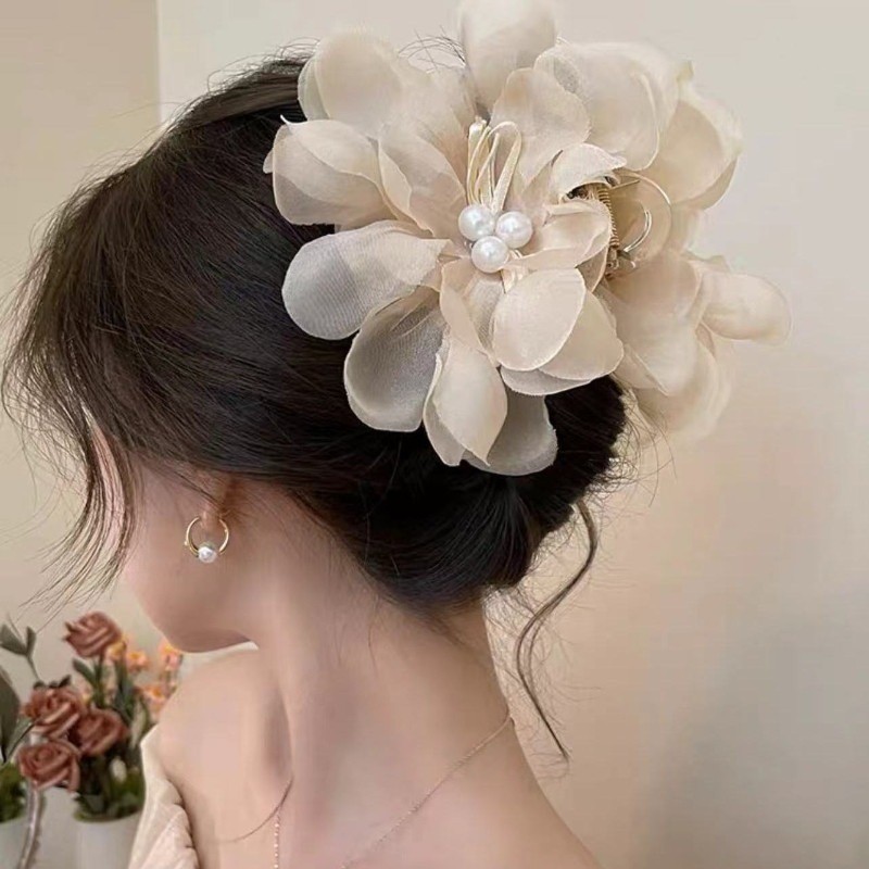 https://fulmo-img-server.com/haircery/722221b4-1ebb-49f2-9fc8-f5f95cdcadd3.jpg