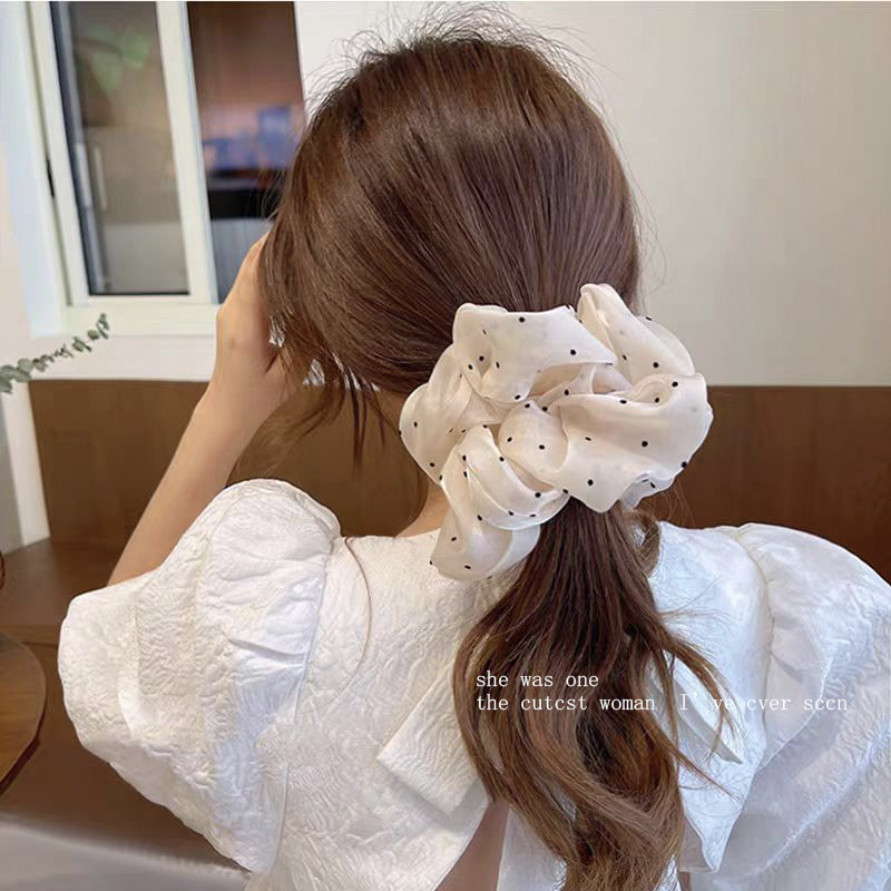 ヘアアクセサリー 水玉舞うサテンシュシュ
