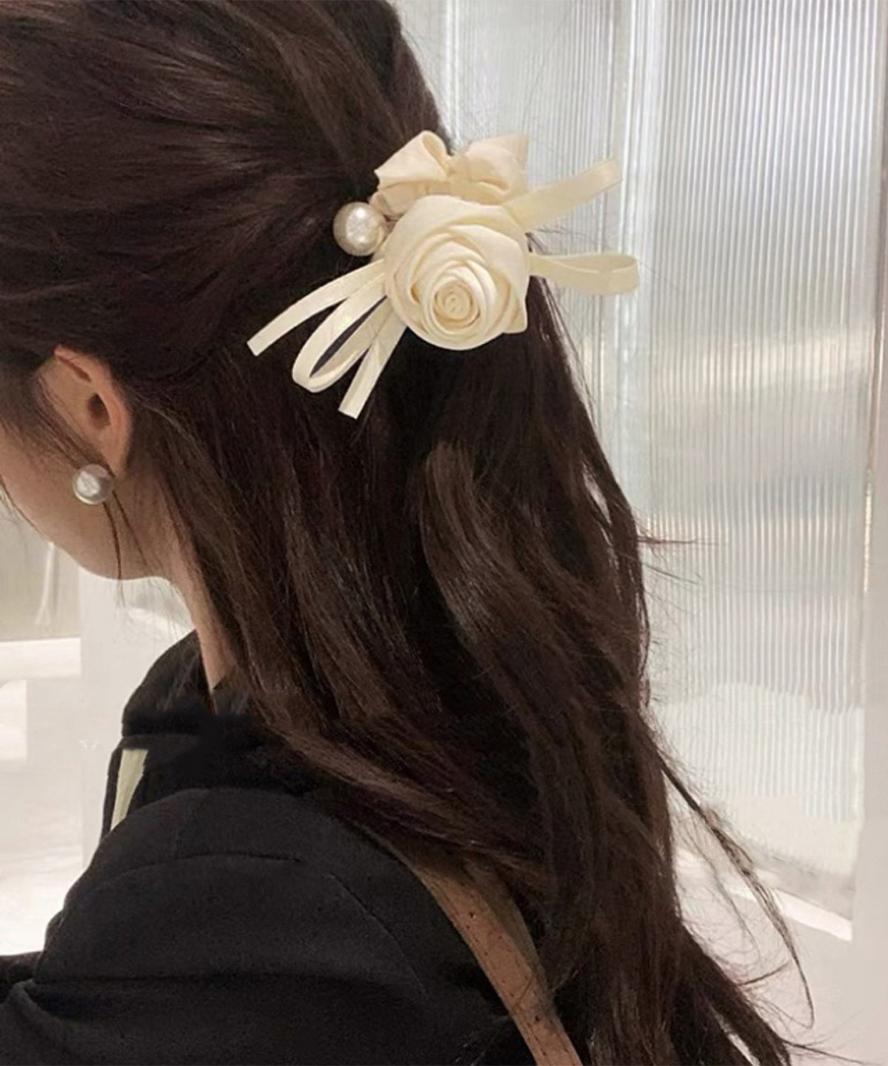 ヘアアクセサリー 薔薇モチーフ サテンシュシュ パール付きヘアゴム